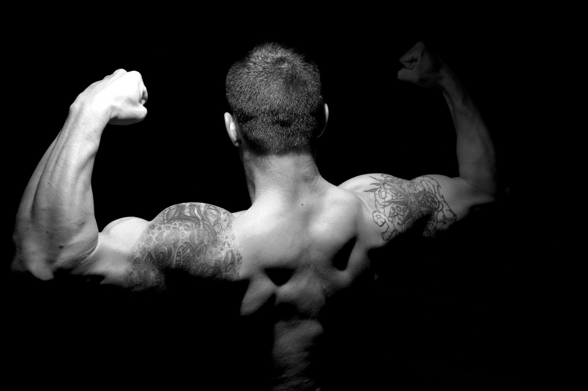 Lifter pulling heavy deadlift